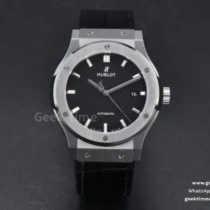 Classic Fusion 42mm SS JJ+F schwarzes Zifferblatt schwarzes Lederarmband A1110