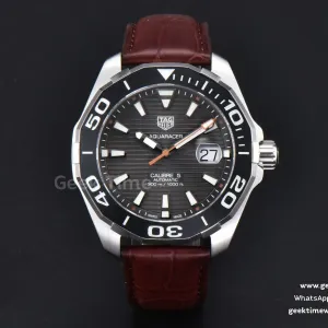 Aquaracer Caliber 5 43mm OF quadrante nero lancetta marrone cinturino in pelle marrone SW200