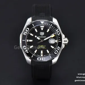 Aquaracer Calibre 5 OF 43mm quadrante nero lunetta nera cinturino in caucciù Swiss SW200