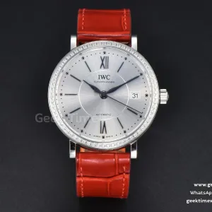 Portofino V7F 37mm esfera plateada con diamantes índices plateados correa de piel roja A2892