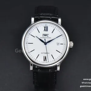 Portofino V7F 40mm esfera blanca agujas azules correa de piel negra A2892