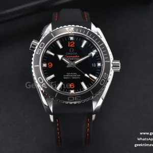 Planet Ocean 600m 42mm VSF esfera negra índices naranjas correa de caucho A8500