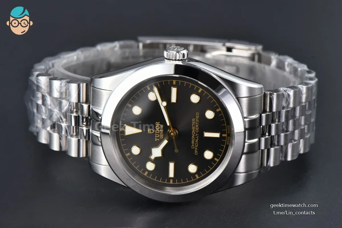 Heritage Black Bay 39mm KRF Anthracite Black Dial SS Bracelet SW200